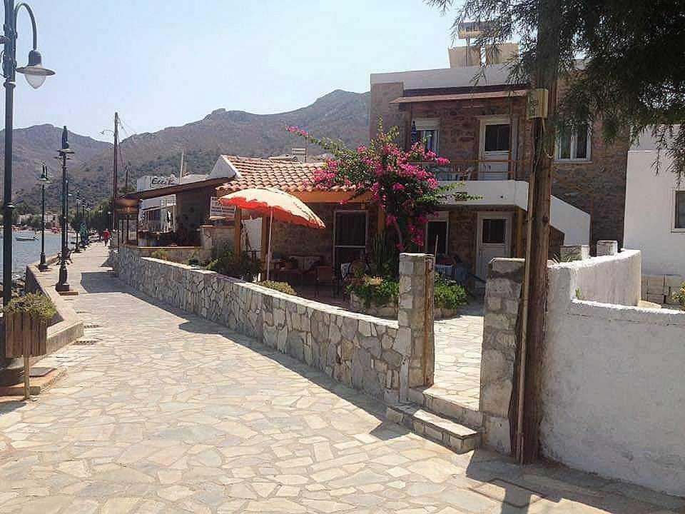 Spiros Apartments Livadia  ภายนอก รูปภาพ