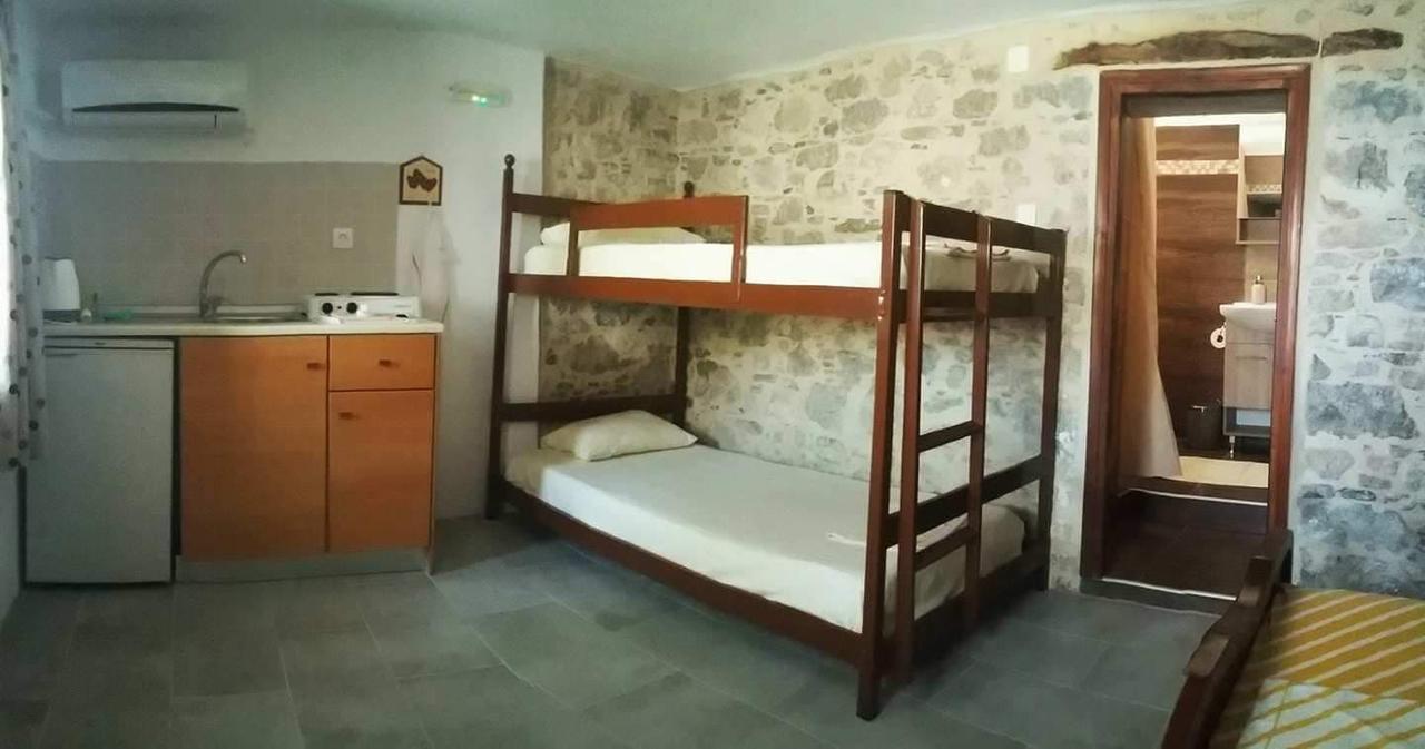Spiros Apartments Livadia  ภายนอก รูปภาพ