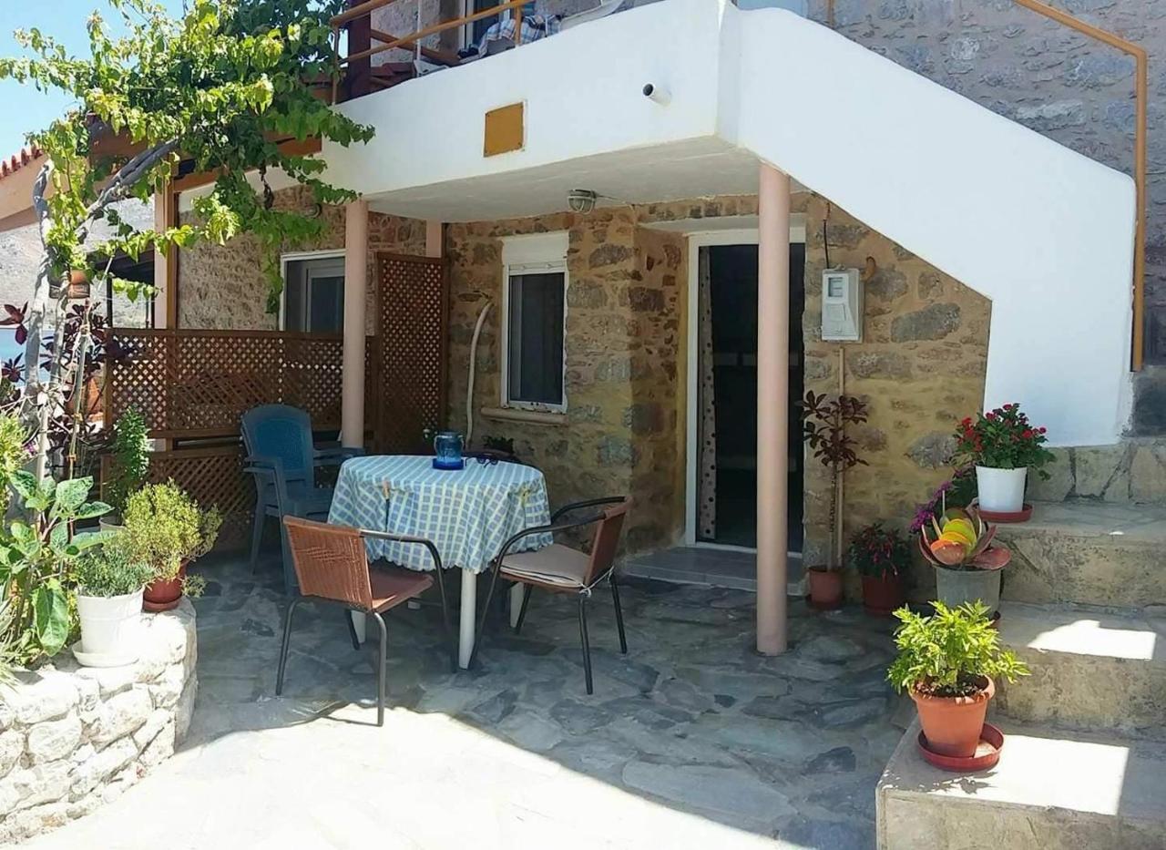 Spiros Apartments Livadia  ภายนอก รูปภาพ