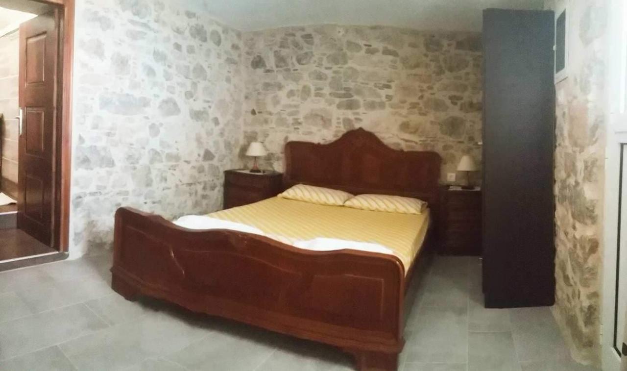 Spiros Apartments Livadia  ภายนอก รูปภาพ